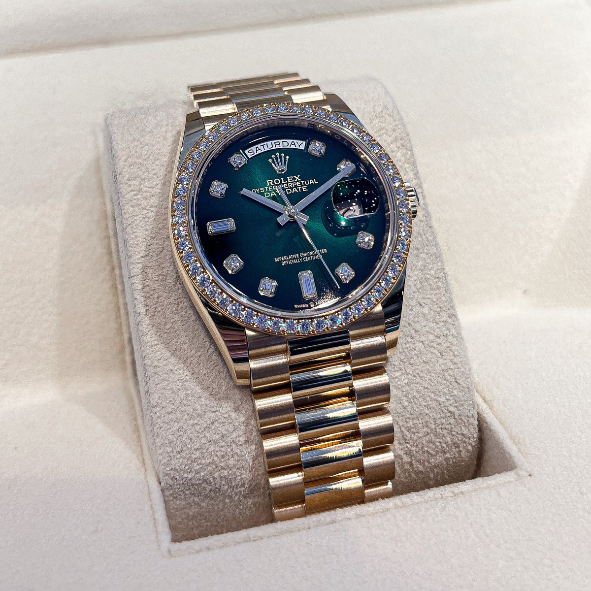 デイデイト 36 | オイスター、36 mm、イエローゴールド、ダイヤモンド リファレンス 128348RBR-0035
