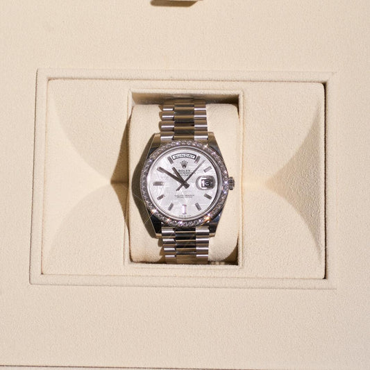 Day-Date 40(デイデイト) 40 | オイスター、40 mm、ホワイトゴールド、ダイヤモンド  リファレンス 228349RBR-0040
