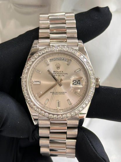 Day-Date（デイデイト） 40 | オイスター、40 mm、ホワイトゴールド、ダイヤモンド  リファレンス 228349RBR-0001