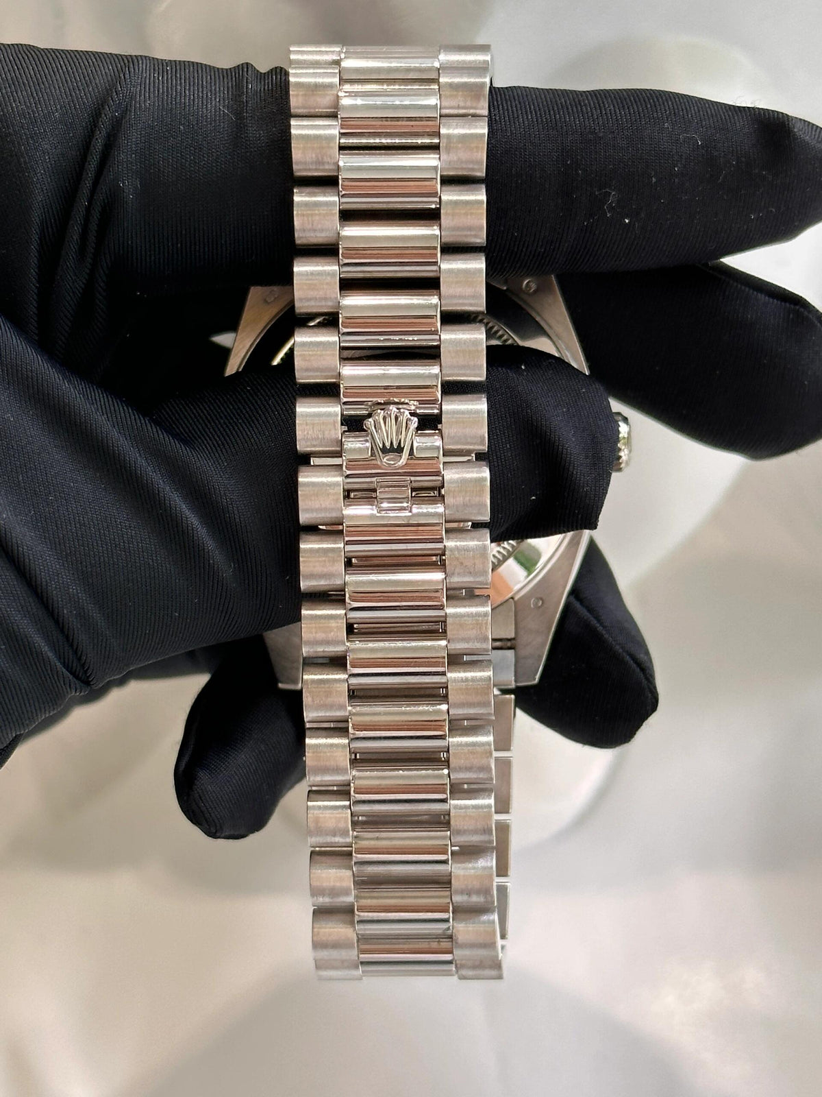 Day-Date（デイデイト） 40 | オイスター、40 mm、ホワイトゴールド、ダイヤモンド  リファレンス 228349RBR-0001