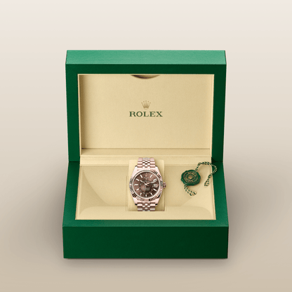 ロレックス スカイドゥエラー  オイスター、42 mm、エバーローズゴールド  リファレンス m336935-0006