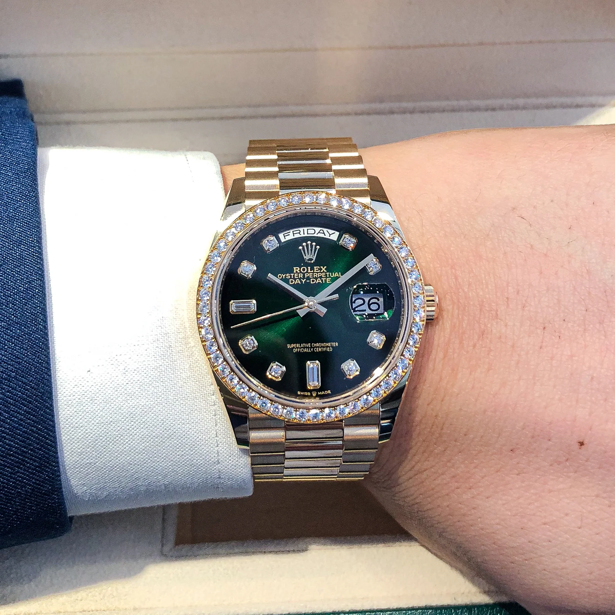 デイデイト 36 | オイスター、36 mm、イエローゴールド、ダイヤモンド  リファレンス 128348RBR-0035