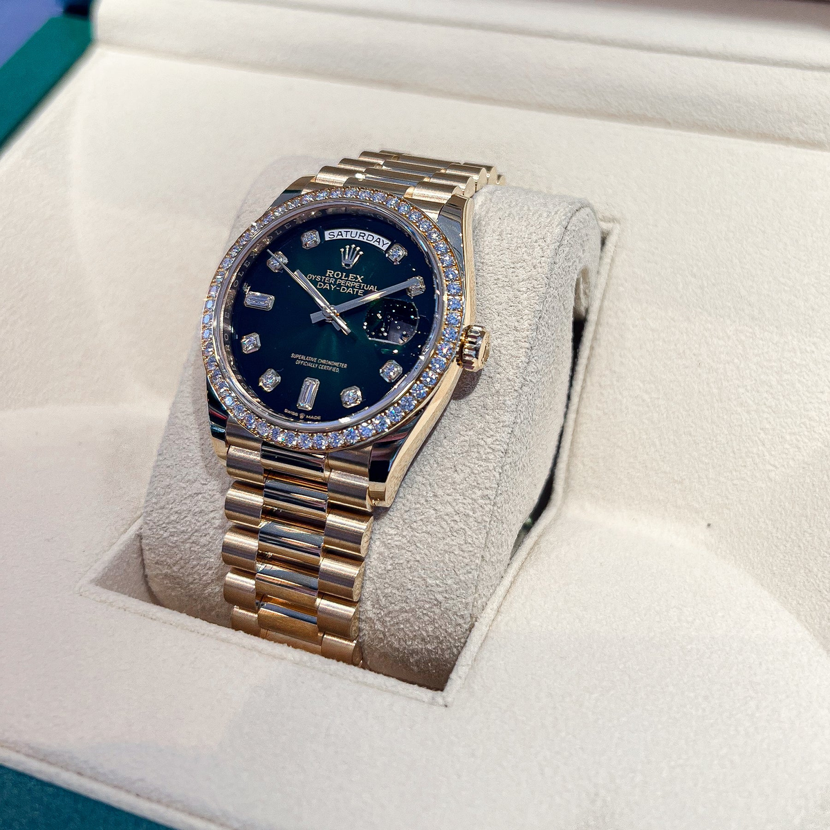デイデイト 36 | オイスター、36 mm、イエローゴールド、ダイヤモンド  リファレンス 128348RBR-0035