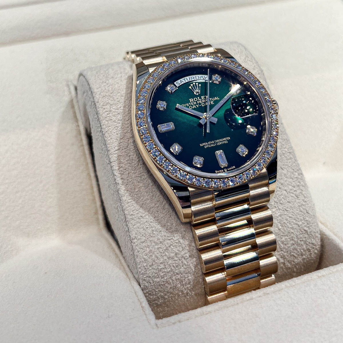デイデイト 36 | オイスター、36 mm、イエローゴールド、ダイヤモンド  リファレンス 128348RBR-0035